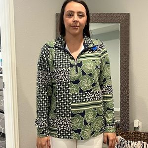 D and Co Active long-sleeved shirt in blue and green. Excellent condition.